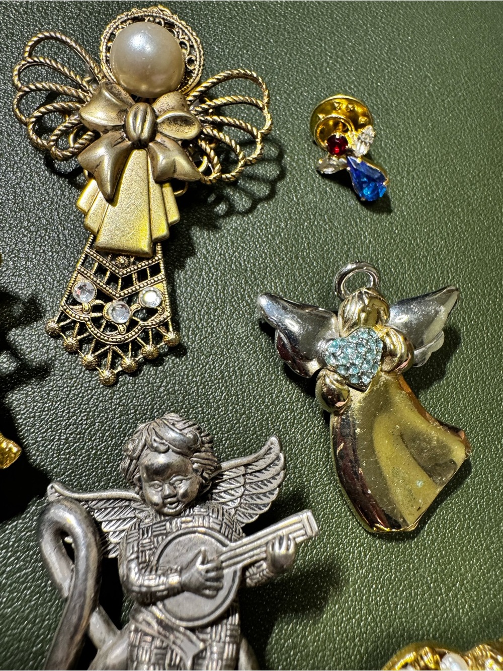 Vintage Angel Brooch & Pin Lot – Gold Tone, Silver Tone & Rhinestone Angels - Picture 6 of 10